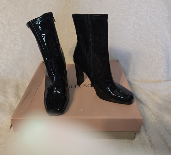 Steve Madden Glossy Black Heeled Boots NWOB